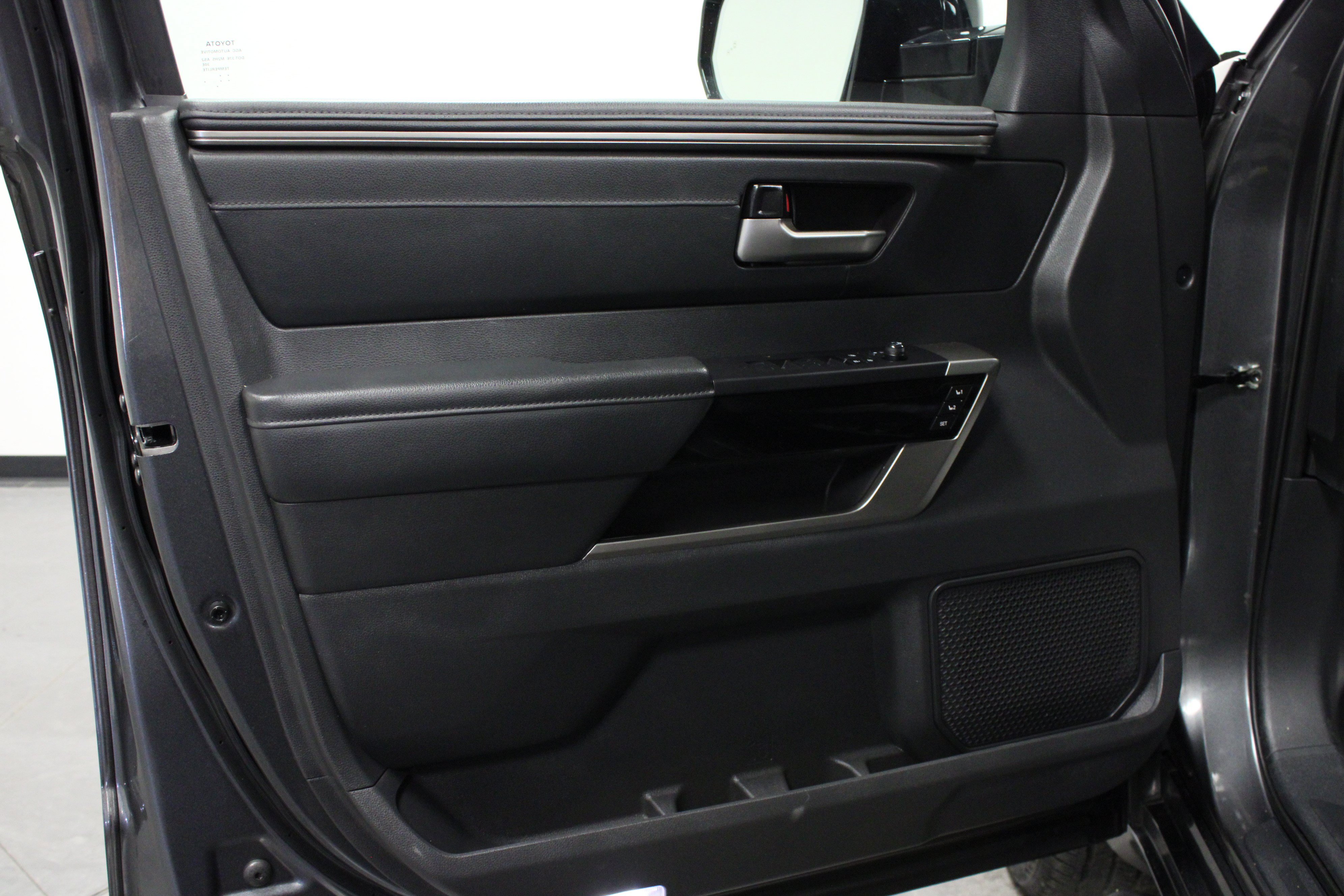 Used 2024 Toyota Tundra Limited AWD/4WD image 11