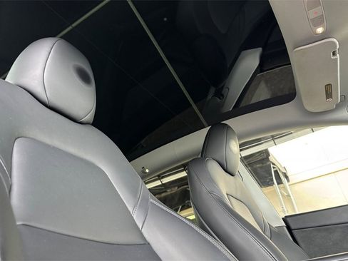 Used 2023 Tesla Model Y Long Range image 16