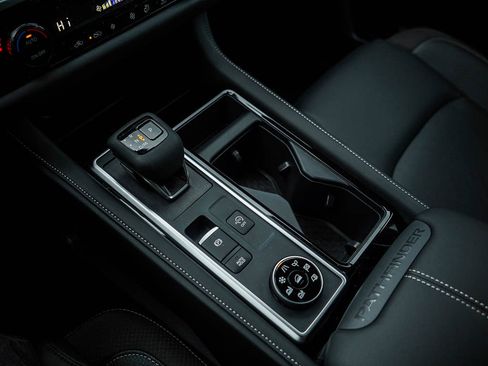 New 2025 Nissan Pathfinder SL w/ Lighting Package (N92) image 28