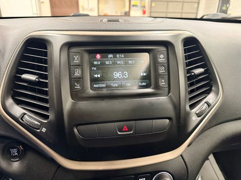 Used 2014 Jeep Cherokee Latitude w/ Comfort/Convenience Group image 32