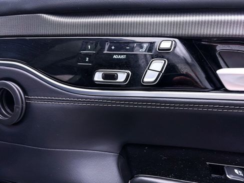 Used 2024 Jeep Grand Wagoneer L Series II w/ Quick Order Packagew 28T AWD/4WD image 37