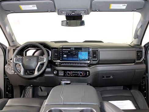 Used 2025 Chevrolet Silverado 1500 LT Trail Boss w/ LT Trail Boss Premium Package AWD/4WD image 13