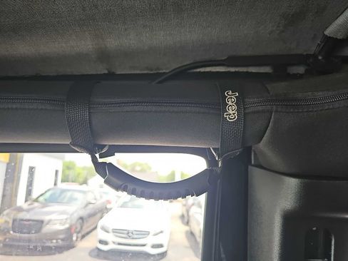 Used 2014 Jeep Wrangler Unlimited Rubicon w/ Connectivity Group image 35