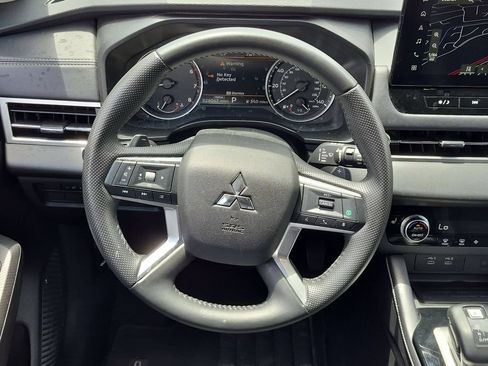 Used 2025 Mitsubishi Outlander SE AWD/4WD image 23