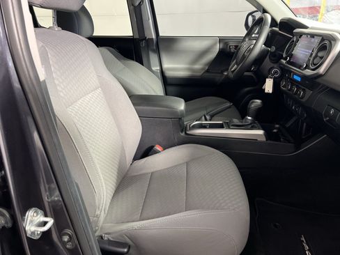 Used 2022 Toyota Tacoma SR5 AWD/4WD image 27