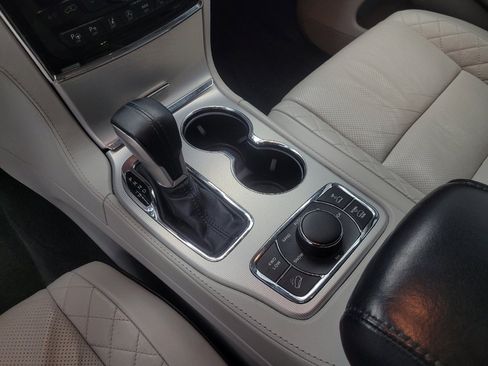 Used 2019 Jeep Grand Cherokee Summit image 26