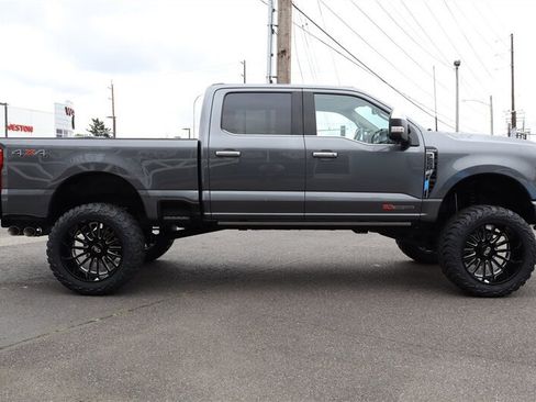 Used 2025 Ford F250 Platinum w/ Platinum Plus Package image 6