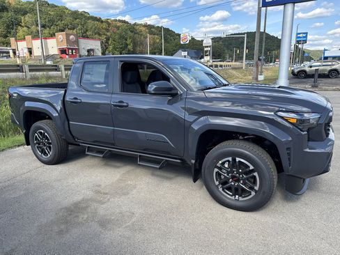 New 2025 Toyota Tacoma TRD Sport AWD/4WD image 6
