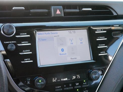 Used 2018 Toyota Camry LE image 22