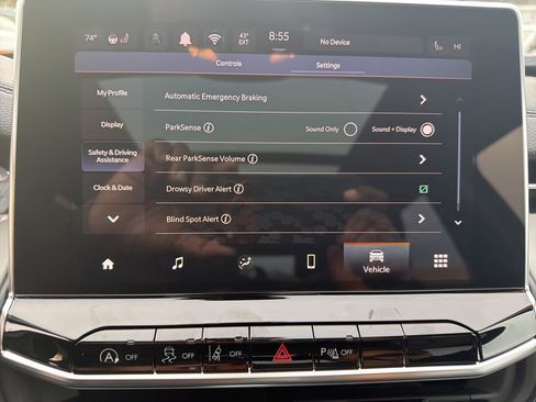 Certified 2024 Jeep Compass Limited w/ Sun and Sound Group image 14