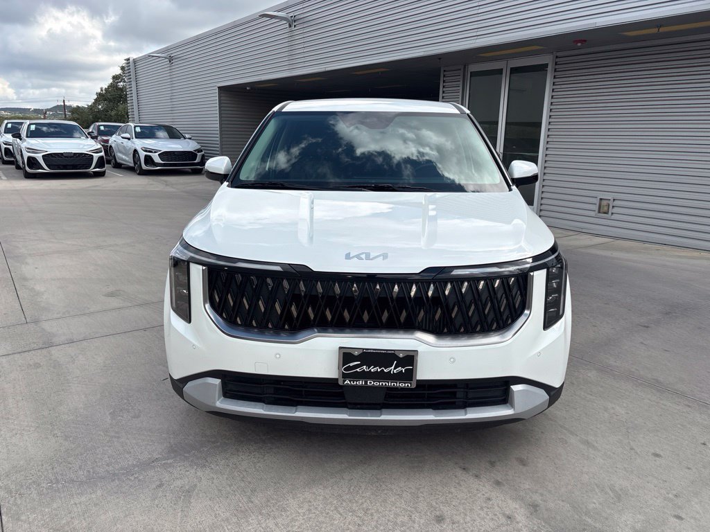 Used 2026 Kia Carnival LXS FWD image 3