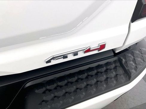 Used 2024 GMC Canyon AT4 w/ AT4 Premium Package AWD/4WD image 7