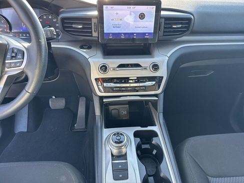Used 2024 Ford Explorer XLT image 29
