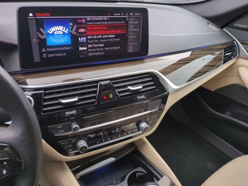 Used 2023 BMW 540i xDrive w/ Premium Package image 30