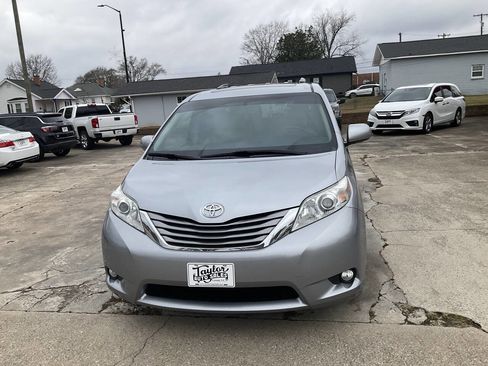 Used 2017 Toyota Sienna image 8