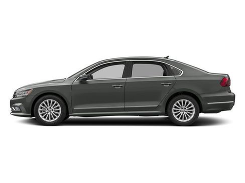 Used 2018 Volkswagen Passat 3.6 FWD image 3