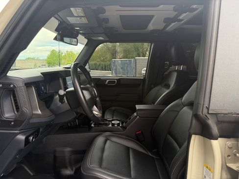 Used 2025 Ford Bronco Badlands image 33