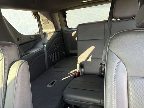 Used 2021 GMC Yukon Denali w/ Denali Premium Package image 15