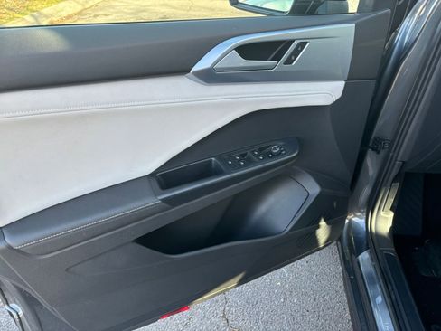 Used 2025 Volkswagen Taos SE image 20