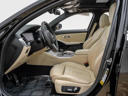 Used 2019 BMW 330i Sedan w/ M Sport Package RWD image 4