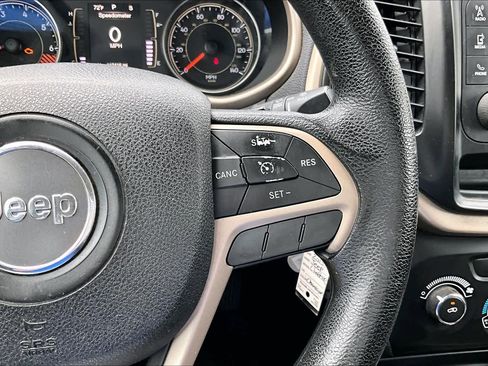 Used 2015 Jeep Cherokee Sport FWD image 25