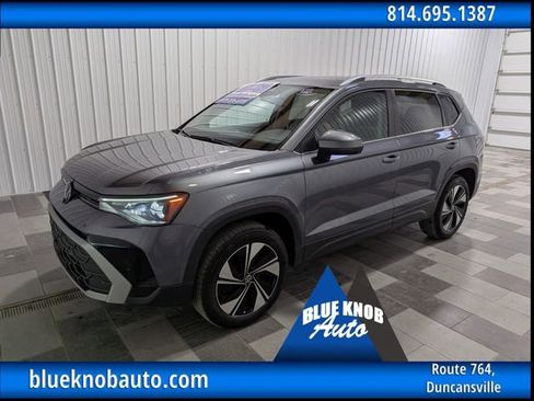 Used 2025 Volkswagen Taos SE image 1