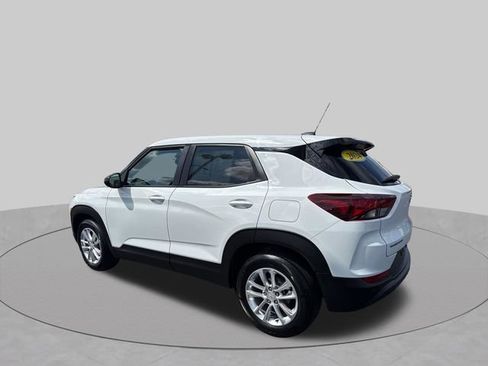 Used 2024 Chevrolet TrailBlazer LS w/ LS Convenience Package FWD image 3