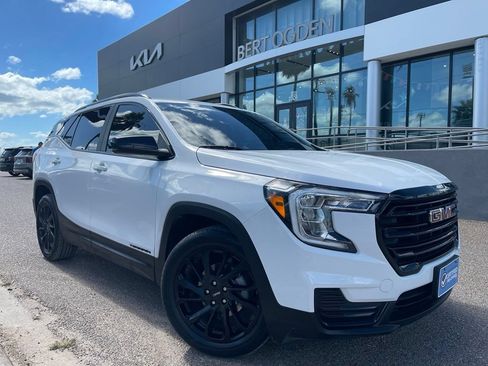 Used 2024 GMC Terrain SLE w/ Driver Convenience Package FWD image 1