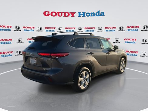 Used 2022 Toyota Highlander LE image 8