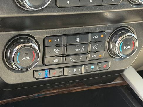 Used 2020 Ford F150 Lariat RWD image 20