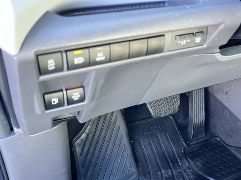 Used 2023 Toyota Sienna XSE image 32