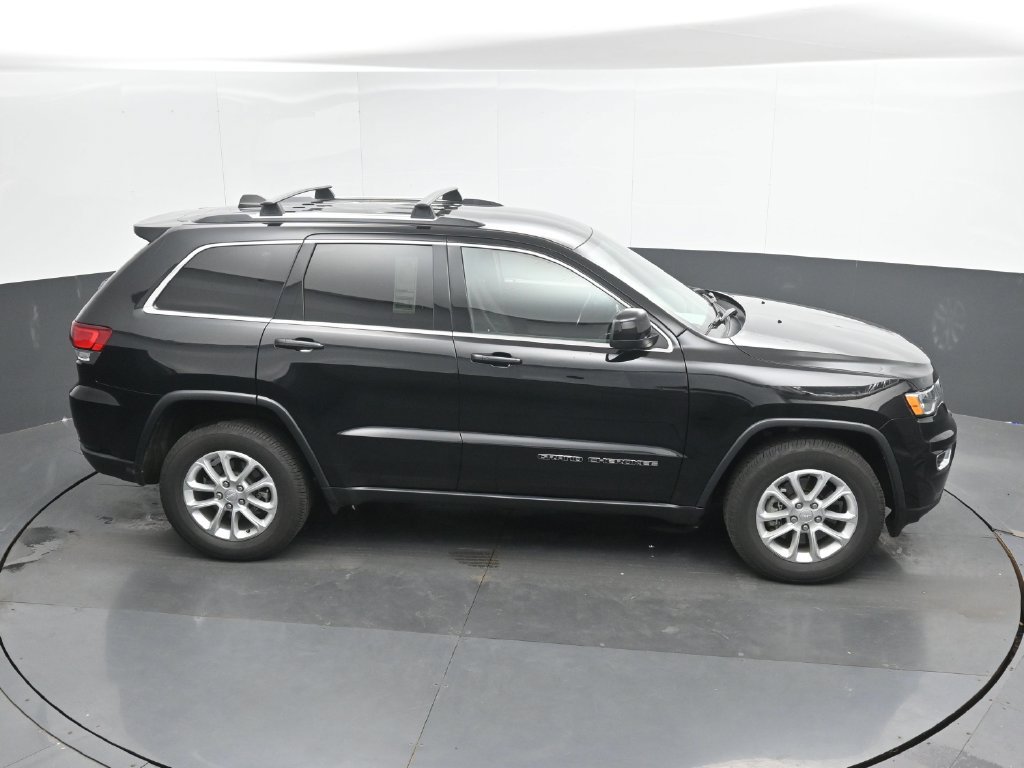 Used 2021 Jeep Grand Cherokee Laredo AWD/4WD image 31