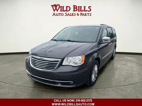Used 2016 Chrysler Town & Country Touring-L FWD image 1