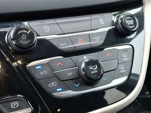 Used 2023 Chrysler Voyager LX image 16