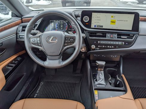 Certified 2025 Lexus ES 350 w/ Premium Package image 17