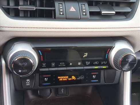 Used 2020 Toyota RAV4 Limited image 15