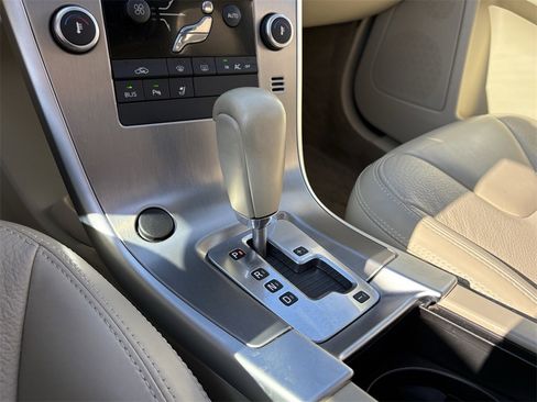 Used 2011 Volvo XC60 T6 image 21