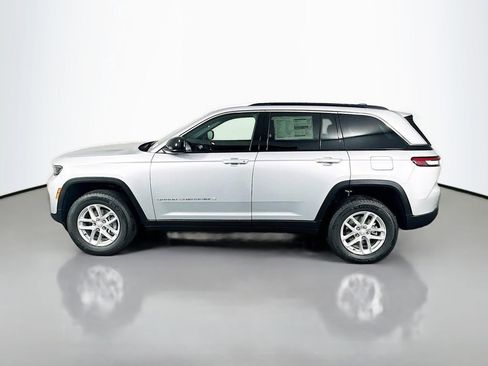 New 2025 Jeep Grand Cherokee Laredo X w/ Luxury Tech Group I image 4