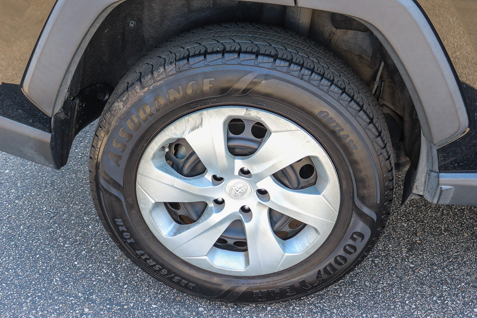 Used 2022 Toyota RAV4 LE FWD image 8