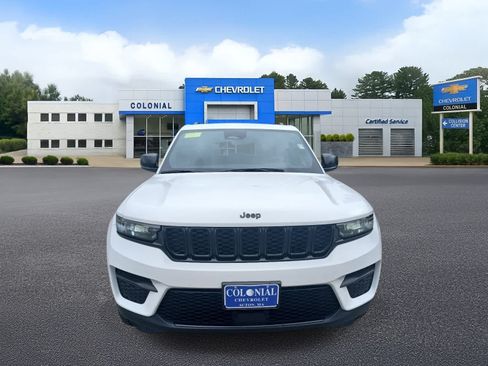 Used 2023 Jeep Grand Cherokee Altitude AWD/4WD image 22