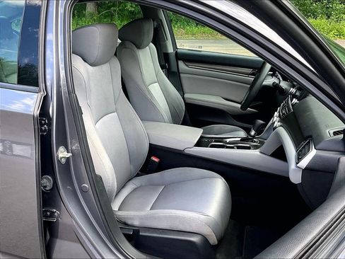 Used 2019 Honda Accord LX image 11
