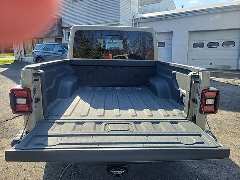 Used 2022 Jeep Gladiator Rubicon w/ LED Lighting Group image 6