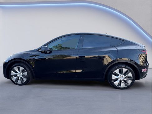 Used 2021 Tesla Model Y Long Range AWD/4WD image 3