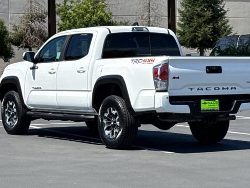 Used 2021 Toyota Tacoma TRD Off-Road w/ Technology Package AWD/4WD image 3