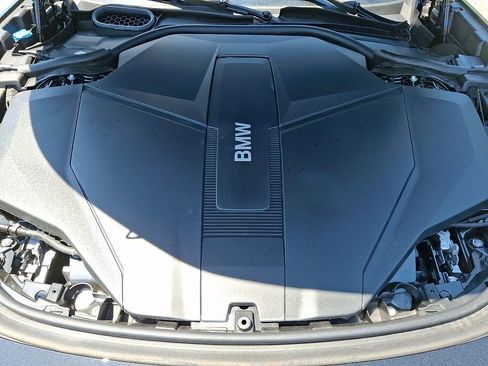 Used 2025 BMW i7 xDrive60 AWD/4WD image 27