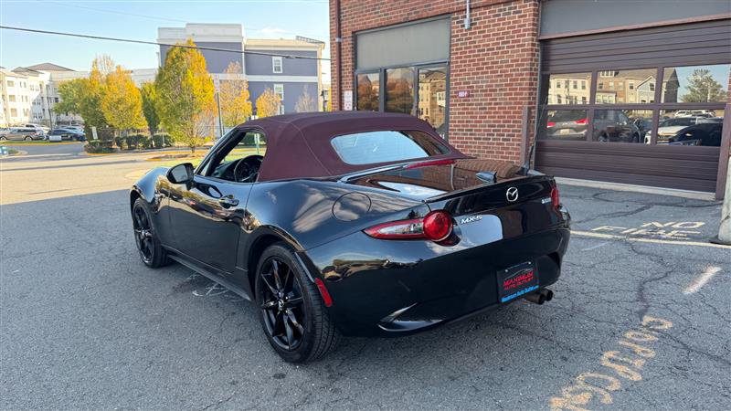 Used 2018 MAZDA MX-5 Miata Club RWD image 34