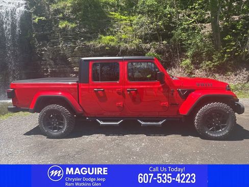 Used 2024 Jeep Gladiator Sport AWD/4WD image 17