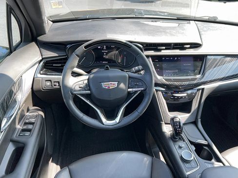 Used 2024 Cadillac XT6 Premium Luxury w/ Technology Package image 16