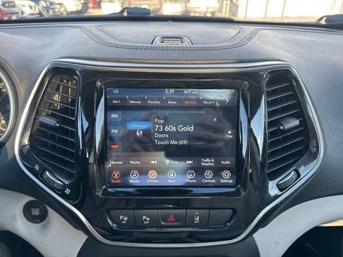 Used 2021 Jeep Cherokee Limited w/ Trailer Tow Group AWD/4WD image 18