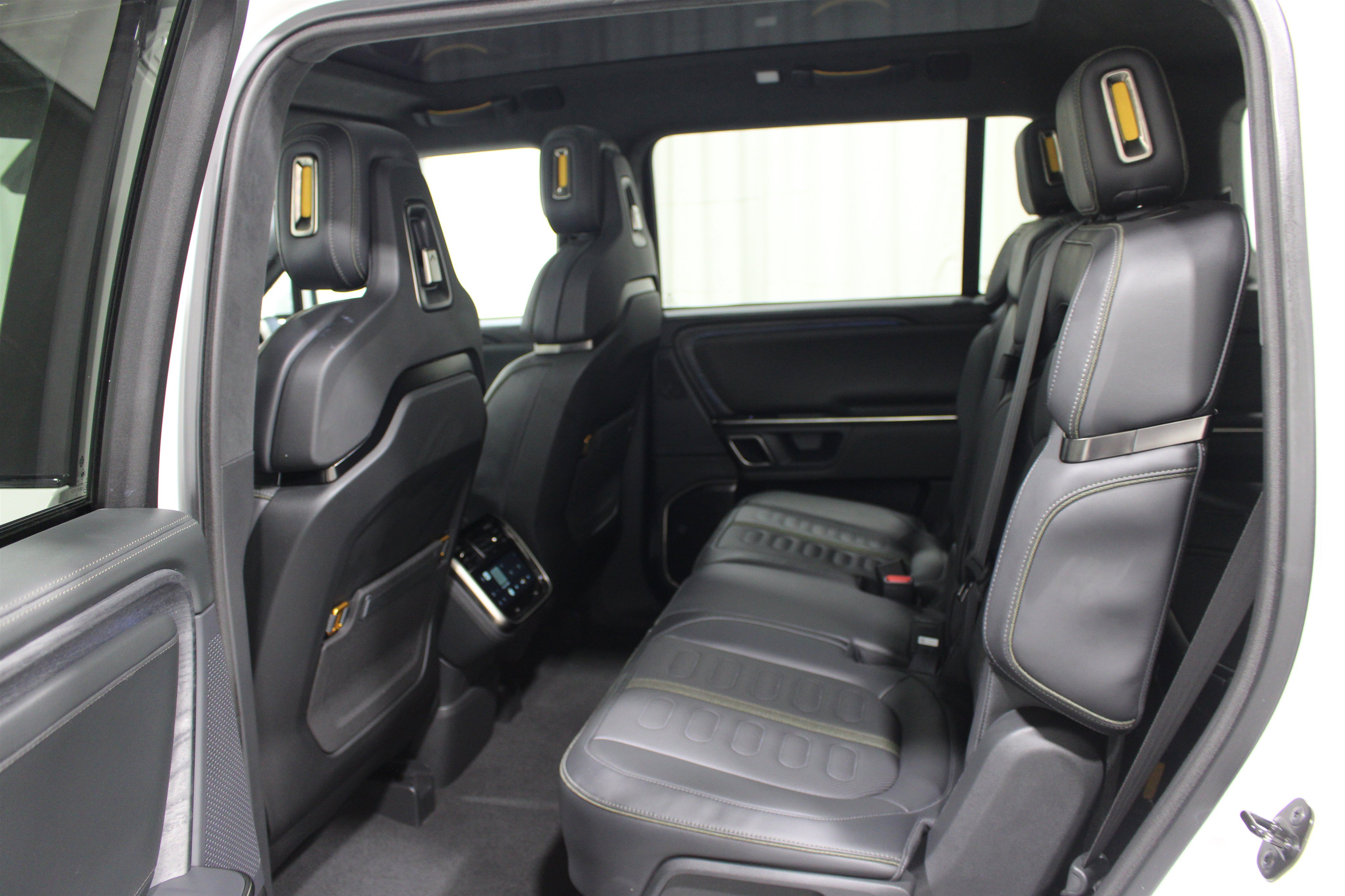 Used 2024 Rivian R1S Adventure Quad AWD/4WD image 17